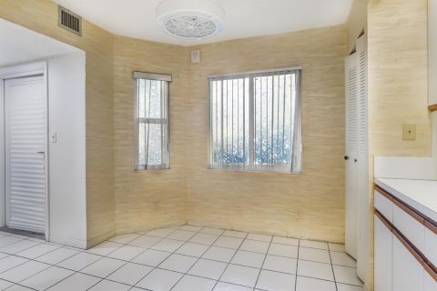 Condo in Coconut Creek, Florida, 2 bedrooms  № 2246750 - photo 14