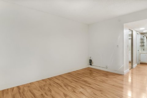 Condo in Coconut Creek, Florida, 2 bedrooms  № 2246750 - photo 22