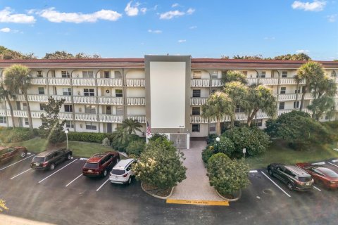 Condo in Coconut Creek, Florida, 2 bedrooms  № 2246750