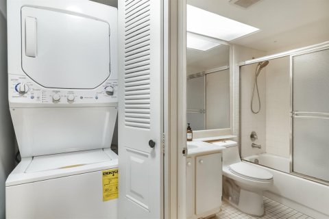Condo in Coconut Creek, Florida, 2 bedrooms  № 2246750 - photo 26