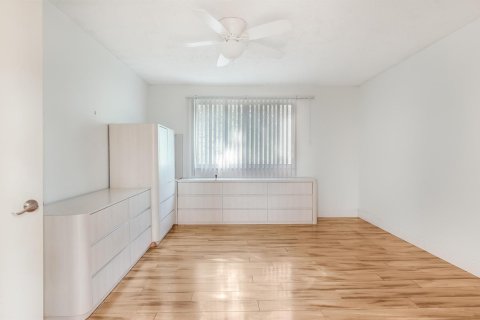 Condo in Coconut Creek, Florida, 2 bedrooms  № 2246750 - photo 18