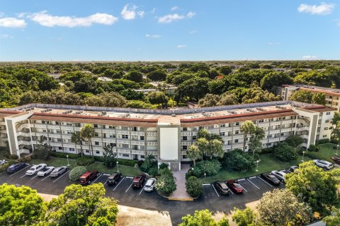 Condo in Coconut Creek, Florida, 2 bedrooms  № 2246750 - photo 4