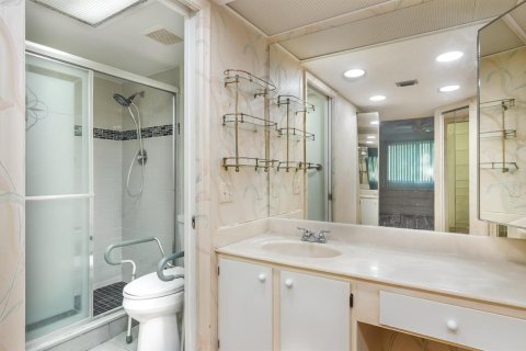 Condo in Coconut Creek, Florida, 2 bedrooms  № 2246750 - photo 25