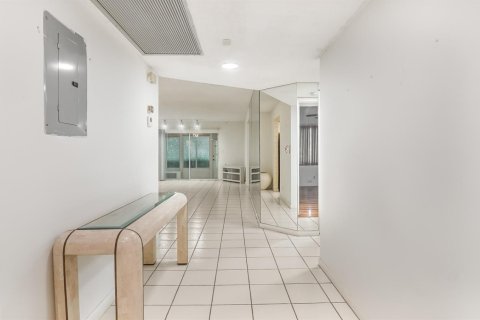 Condo in Coconut Creek, Florida, 2 bedrooms  № 2246750 - photo 7