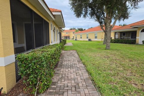 Townhouse in Poinciana, Florida 2 bedrooms, 85.75 sq.m. № 2394105 - photo 20