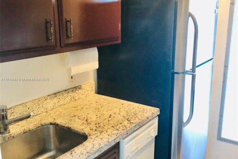 Снять в аренду кондоминиум в Форт-Лодердейл, Флорида 2 спальни, 74.32м2, № 1973099 - фото 15