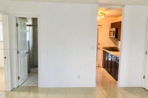 Снять в аренду кондоминиум в Форт-Лодердейл, Флорида 2 спальни, 74.32м2, № 1973099 - фото 18