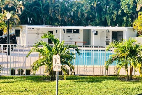 Снять в аренду кондоминиум в Форт-Лодердейл, Флорида 2 спальни, 74.32м2, № 1973099 - фото 8