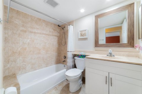 Touwnhouse à vendre à Boca Raton, Floride: 2 chambres, 125.79 m2 № 2387873 - photo 14