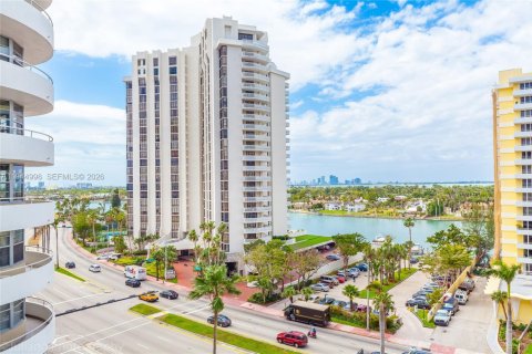 Купить кондоминиум в Майами-Бич, Флорида 2 спальни, 97.36м2, № 2088927 - фото 23