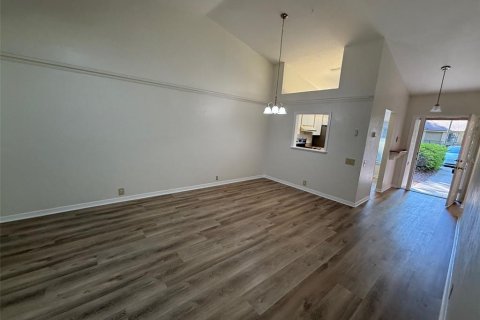 Townhouse in Gainesville, Florida 2 bedrooms, 97.08 sq.m. № 2201577 - photo 2