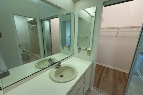 Townhouse in Gainesville, Florida 2 bedrooms, 97.08 sq.m. № 2201577 - photo 12