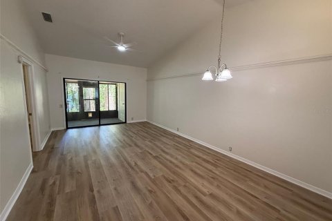 Townhouse in Gainesville, Florida 2 bedrooms, 97.08 sq.m. № 2201577 - photo 4