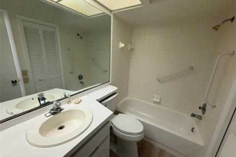 Townhouse in Gainesville, Florida 2 bedrooms, 97.08 sq.m. № 2201577 - photo 15
