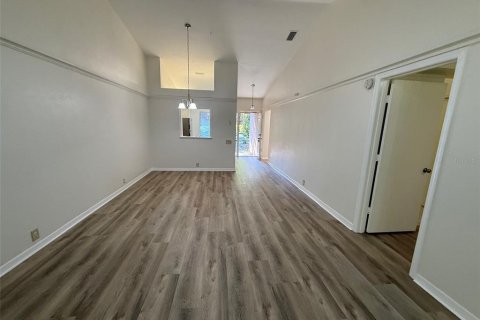Townhouse in Gainesville, Florida 2 bedrooms, 97.08 sq.m. № 2201577 - photo 3