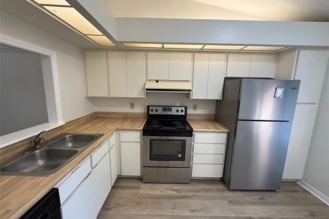 Townhouse in Gainesville, Florida 2 bedrooms, 97.08 sq.m. № 2201577 - photo 6
