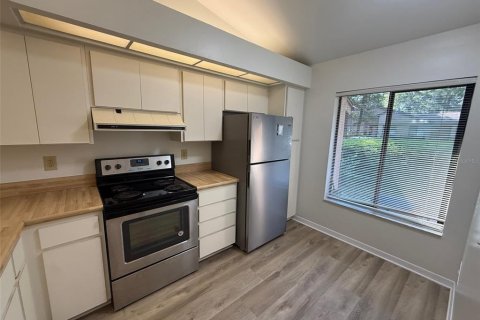 Townhouse in Gainesville, Florida 2 bedrooms, 97.08 sq.m. № 2201577 - photo 8