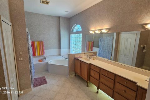 House in Ormond Beach, Florida 4 bedrooms, 271.37 sq.m. № 2230307 - photo 26