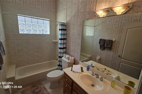House in Ormond Beach, Florida 4 bedrooms, 271.37 sq.m. № 2230307 - photo 13