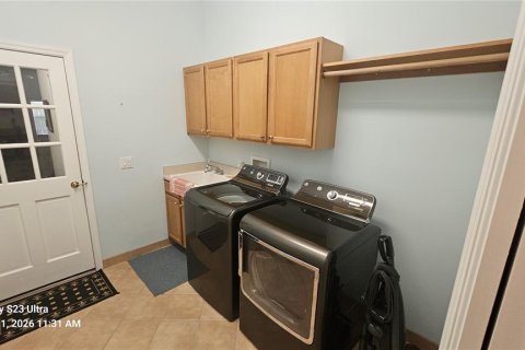 House in Ormond Beach, Florida 4 bedrooms, 271.37 sq.m. № 2230307 - photo 23