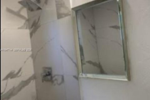 Casa en venta en Miami, Florida, 3 dormitorios, 103.03 m2 № 2003871 - foto 2