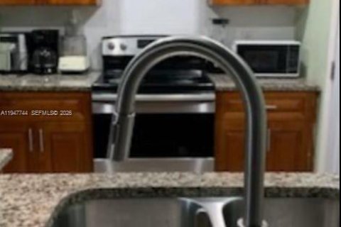 Casa en venta en Miami, Florida, 3 dormitorios, 103.03 m2 № 2003871 - foto 6