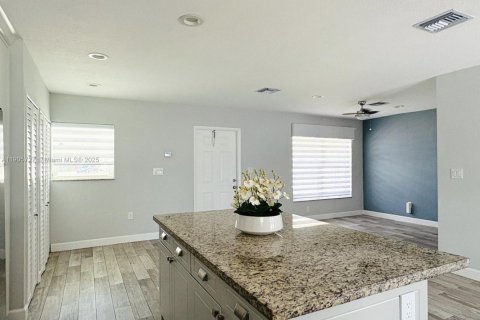 House in Miami Gardens, Florida 3 bedrooms, 94.02 sq.m. № 1963220 - photo 7