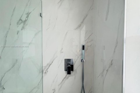 House in Miami Gardens, Florida 3 bedrooms, 94.02 sq.m. № 1963220 - photo 13