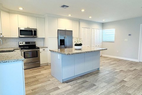 House in Miami Gardens, Florida 3 bedrooms, 94.02 sq.m. № 1963220 - photo 6