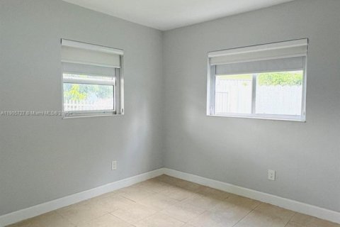 House in Miami Gardens, Florida 3 bedrooms, 94.02 sq.m. № 1963220 - photo 24