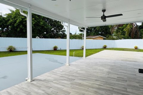 House in Miami Gardens, Florida 3 bedrooms, 94.02 sq.m. № 1963220 - photo 30