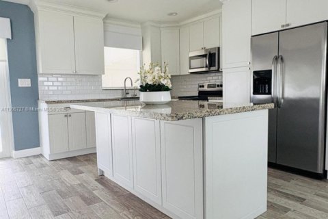 House in Miami Gardens, Florida 3 bedrooms, 94.02 sq.m. № 1963220 - photo 5