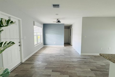 House in Miami Gardens, Florida 3 bedrooms, 94.02 sq.m. № 1963220 - photo 9