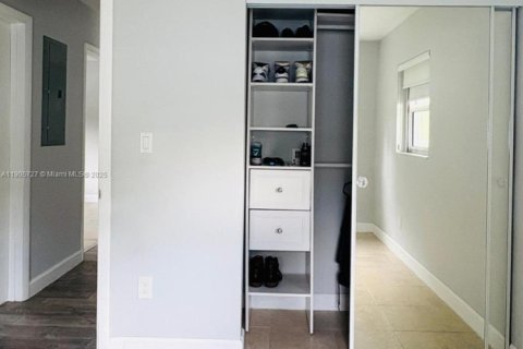 House in Miami Gardens, Florida 3 bedrooms, 94.02 sq.m. № 1963220 - photo 27