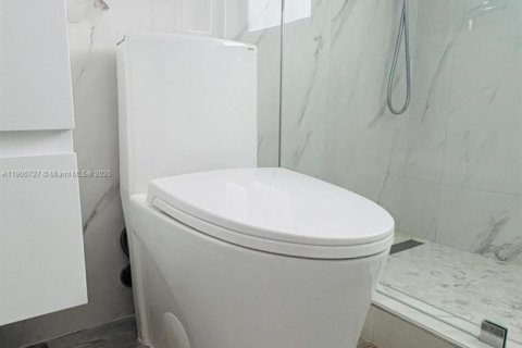 House in Miami Gardens, Florida 3 bedrooms, 94.02 sq.m. № 1963220 - photo 15