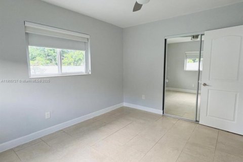 House in Miami Gardens, Florida 3 bedrooms, 94.02 sq.m. № 1963220 - photo 20