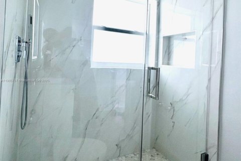 House in Miami Gardens, Florida 3 bedrooms, 94.02 sq.m. № 1963220 - photo 12