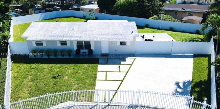 House in Miami Gardens, Florida 3 bedrooms, 94.02 sq.m. № 1963220