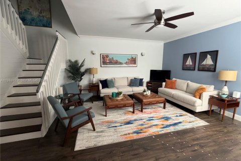 Adosado en venta en Hollywood, Florida, 3 dormitorios, 162.39 m2 № 2030618 - foto 2