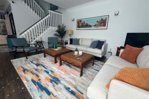Adosado en venta en Hollywood, Florida, 3 dormitorios, 162.39 m2 № 2030618 - foto 3