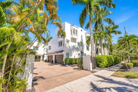 Townhouse in Fort Lauderdale, Florida 3 bedrooms, 174.28 sq.m. № 2428179