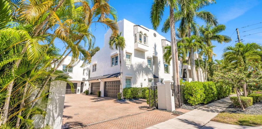 Townhouse in Fort Lauderdale, Florida 3 bedrooms, 174.28 sq.m. № 2428179