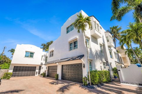 Townhouse in Fort Lauderdale, Florida 3 bedrooms, 174.28 sq.m. № 2428179 - photo 2