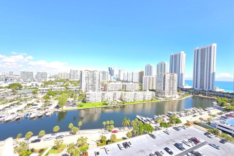 Condo in Sunny Isles Beach, Florida, 1 bedroom № 2090086 - photo 12