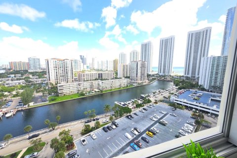 Condo in Sunny Isles Beach, Florida, 1 bedroom № 2090086 - photo 28