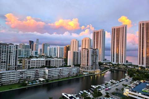 Condo in Sunny Isles Beach, Florida, 1 bedroom № 2090086 - photo 5