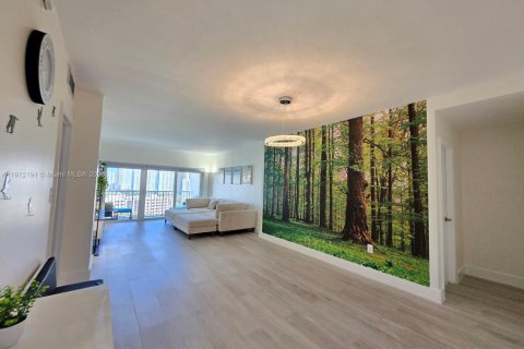 Condo in Sunny Isles Beach, Florida, 1 bedroom № 2090086 - photo 14