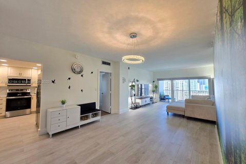 Condo in Sunny Isles Beach, Florida, 1 bedroom № 2090086 - photo 15