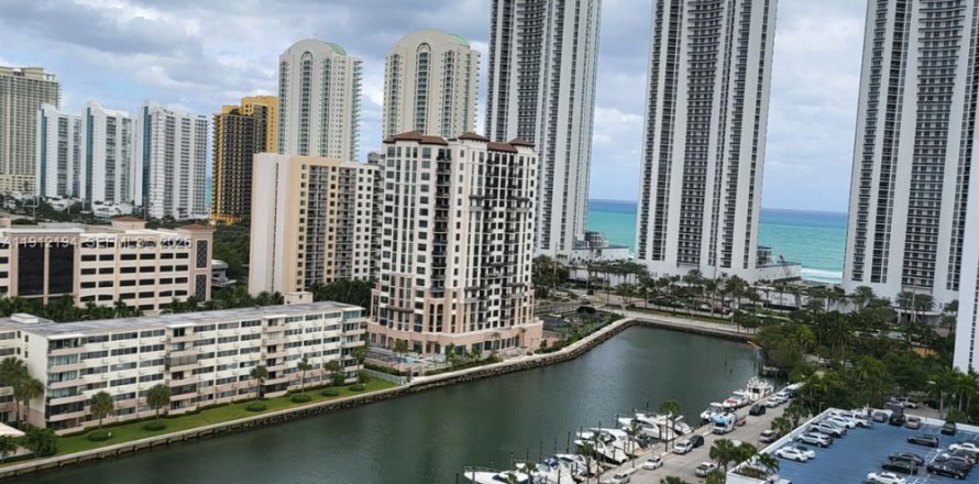 Condo in Sunny Isles Beach, Florida, 1 bedroom № 2090086
