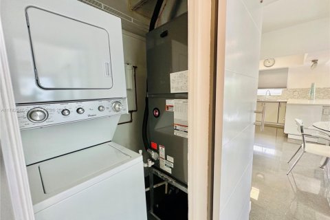 Condominio en venta en North Miami Beach, Florida, 2 dormitorios, 91.97 m2 № 1895254 - foto 20